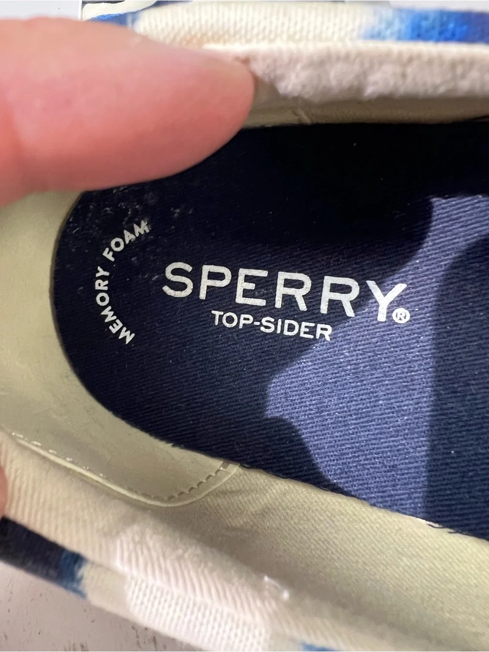 Sperry Slip-On Sneakers in Navy and Cream Wave Stripe Women’s 10